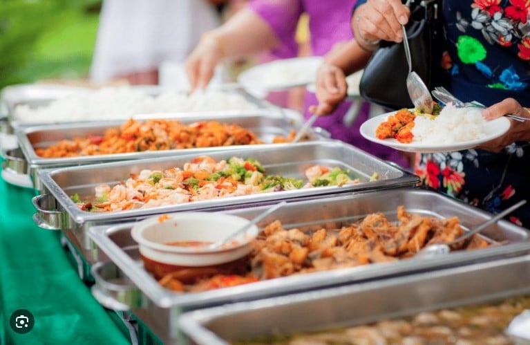 Suất ăn công nghiệp được cung cấp tại nhà hàng